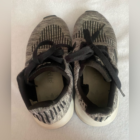 Adidas kids shoes size 13 small - Picture 3 of 7